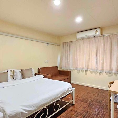 W District Guesthouse バンコク都 エクステリア 写真