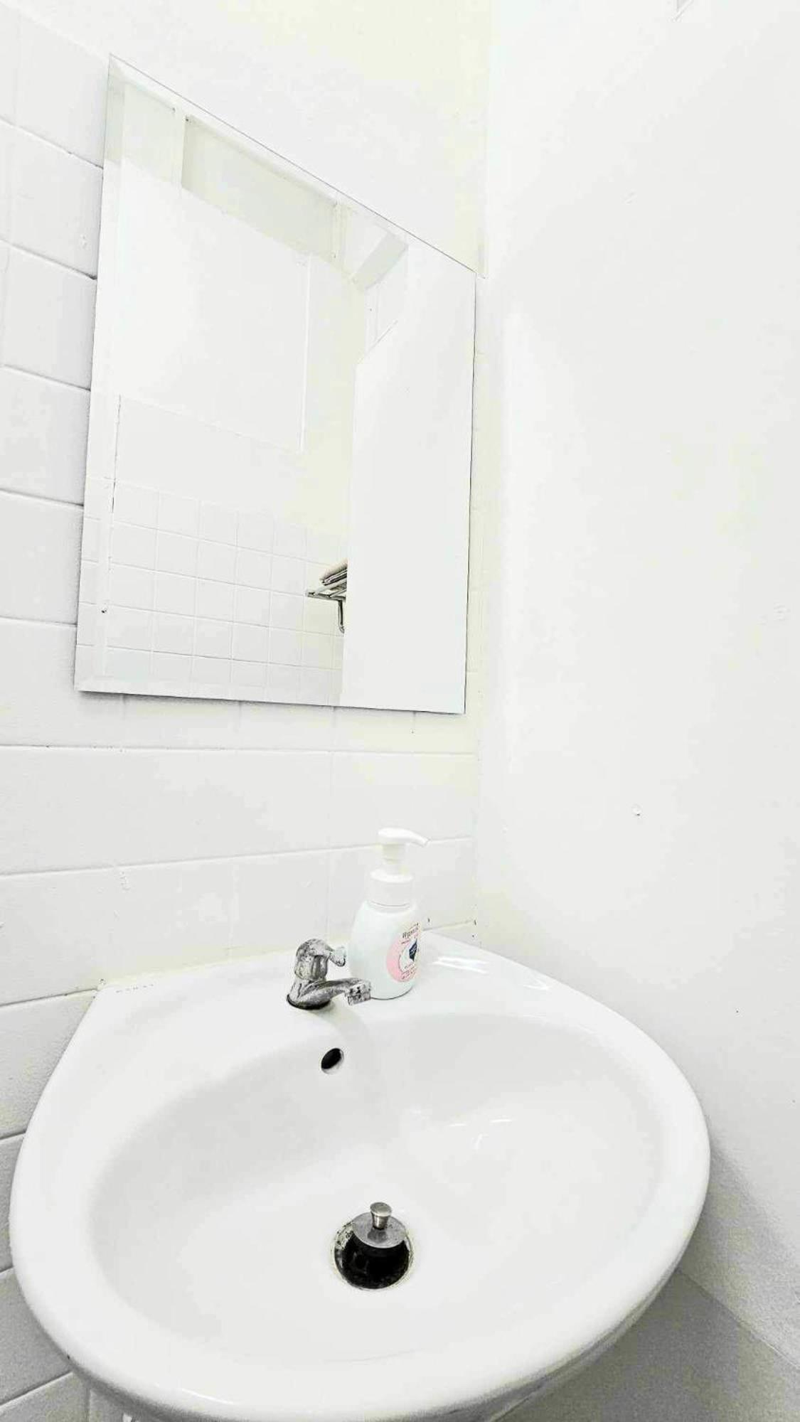 W District Guesthouse バンコク都 エクステリア 写真