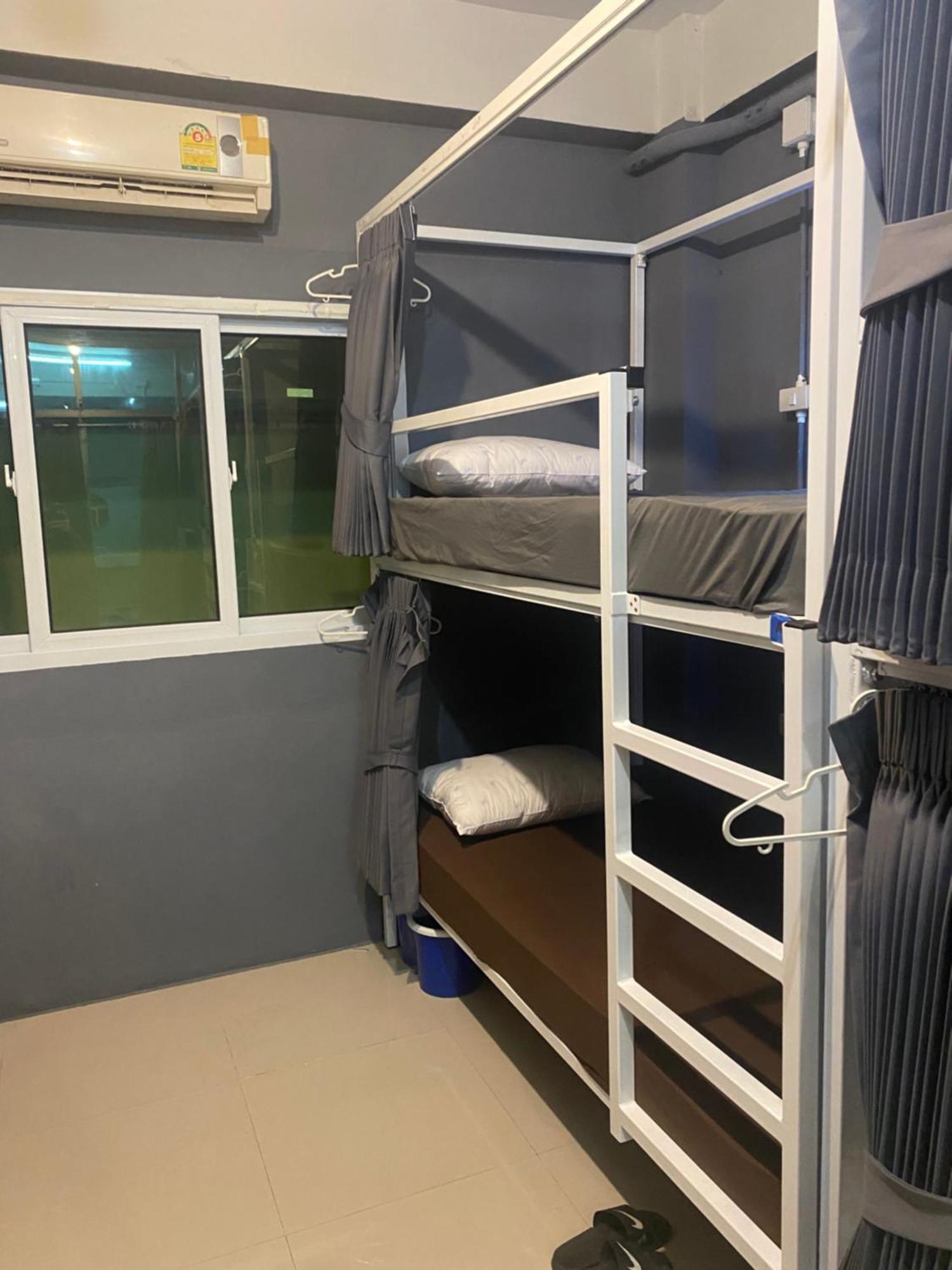 W District Guesthouse バンコク都 エクステリア 写真