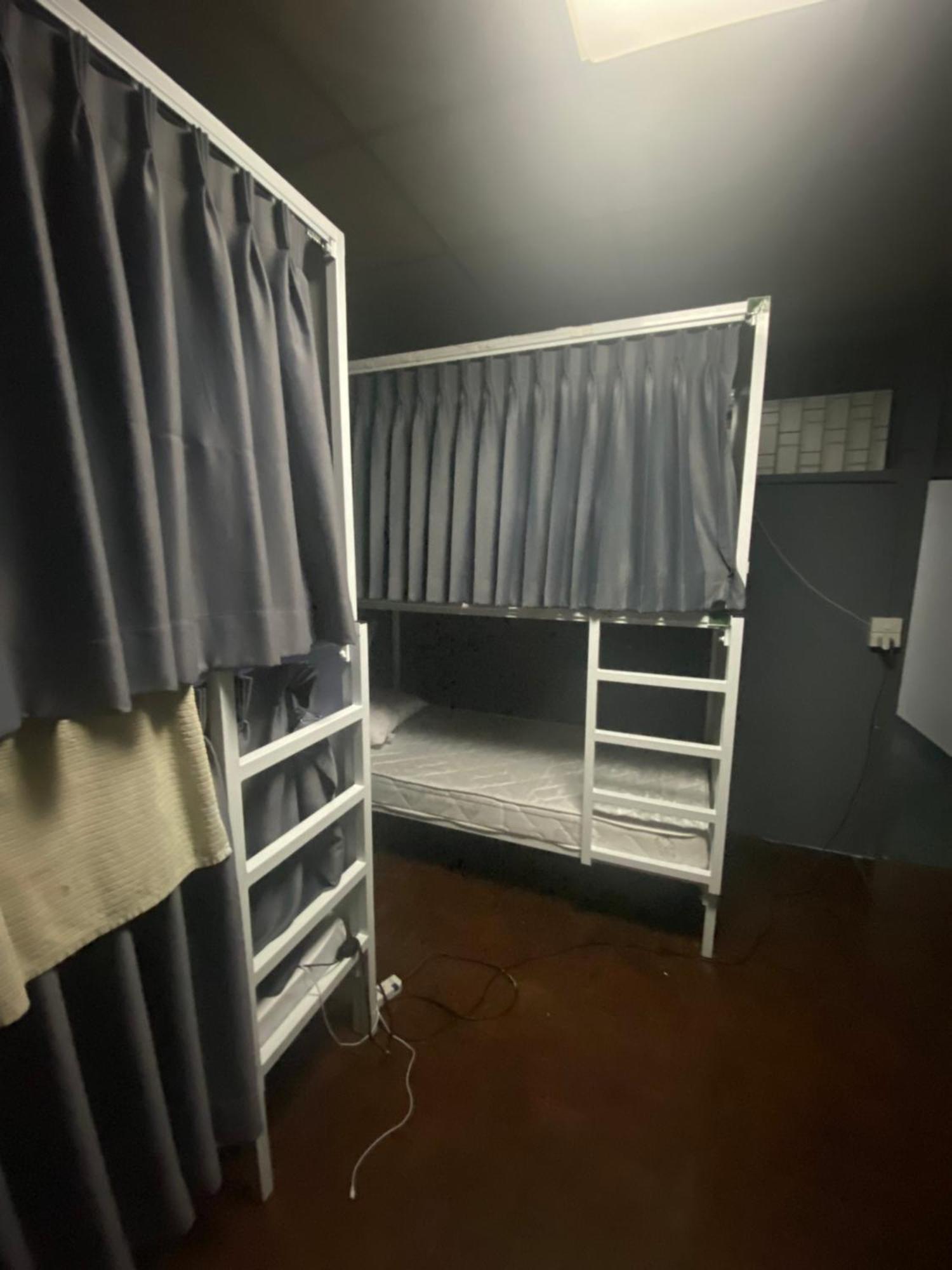 W District Guesthouse バンコク都 エクステリア 写真