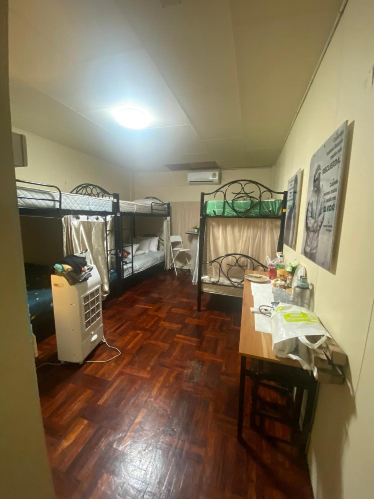 W District Guesthouse バンコク都 エクステリア 写真