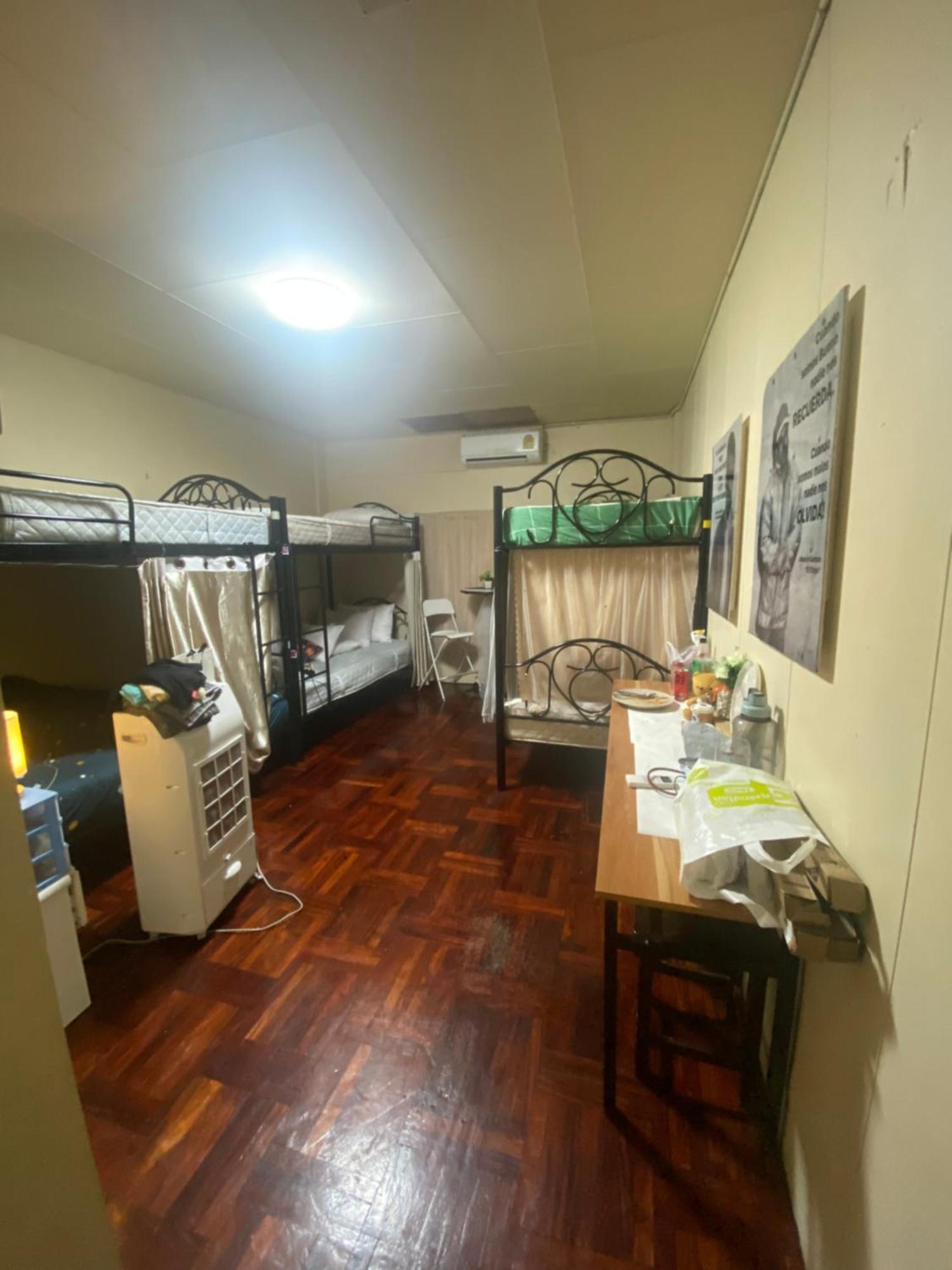 W District Guesthouse バンコク都 エクステリア 写真