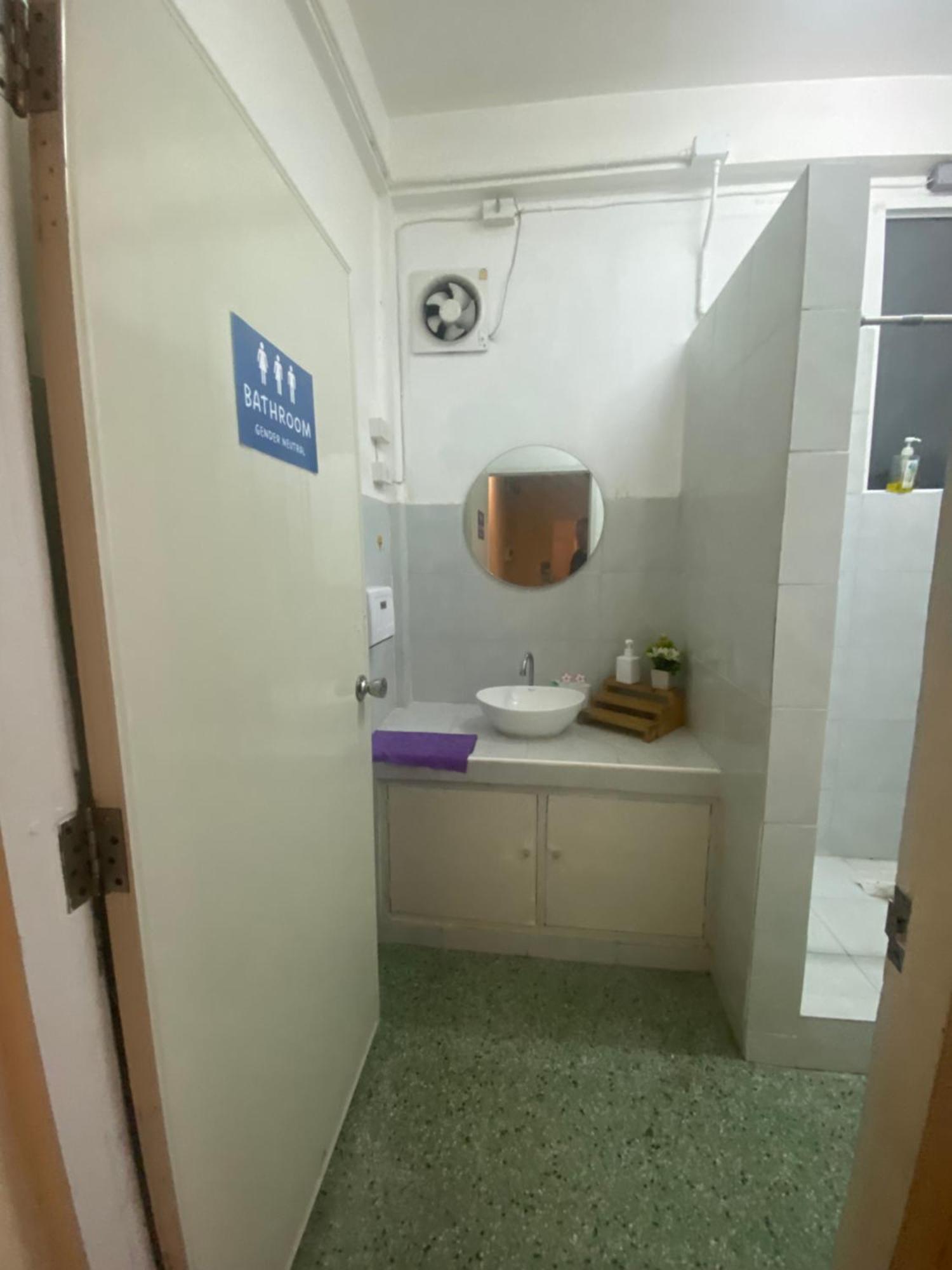 W District Guesthouse バンコク都 エクステリア 写真
